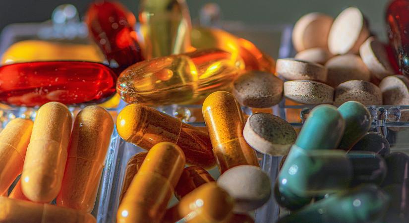 Sorra halasztják el fontos gyógyszerek európai bevezetését az amerikai gyártók