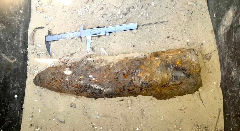 Bombát találtak Budán, a Szilágyi Erzséber fasoron, lezárták az érintett útszakaszt