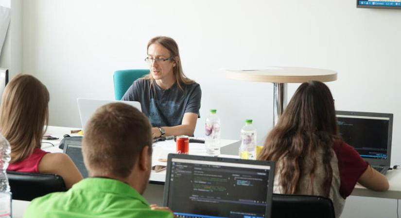 Fordulat a munkaerőpiacon, a vállalatokat egyre kevésbé érdekli a végzettség, az alkalmazkodóképesség lett a fontos