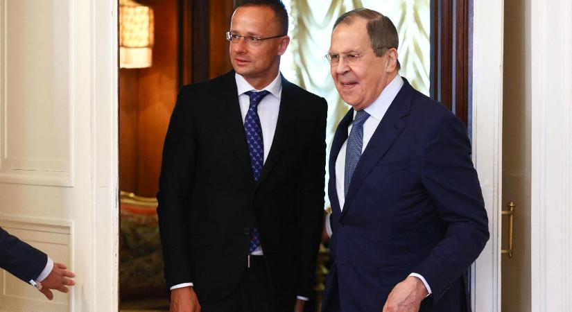 Szabó Bencéről és a Szijjártó-Lavrov ügyről is kérdezősködik a kormányközeli közvélemény-kutató