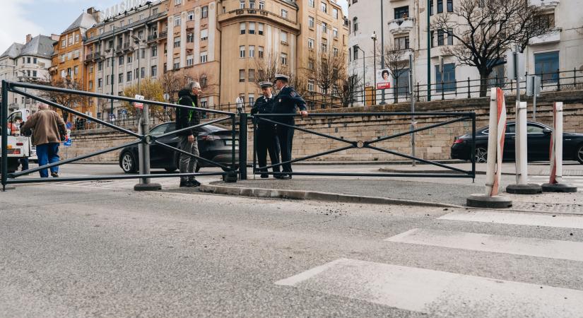 Nappal az autósoké, este minden megváltozik: különleges kapukkal alakítják át a forgalmas budapesti útszakaszt