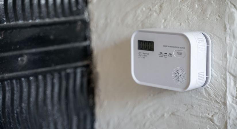 Tragédia egy sorházban: halálos szén-monoxid-mérgezés történt Pápa térségében