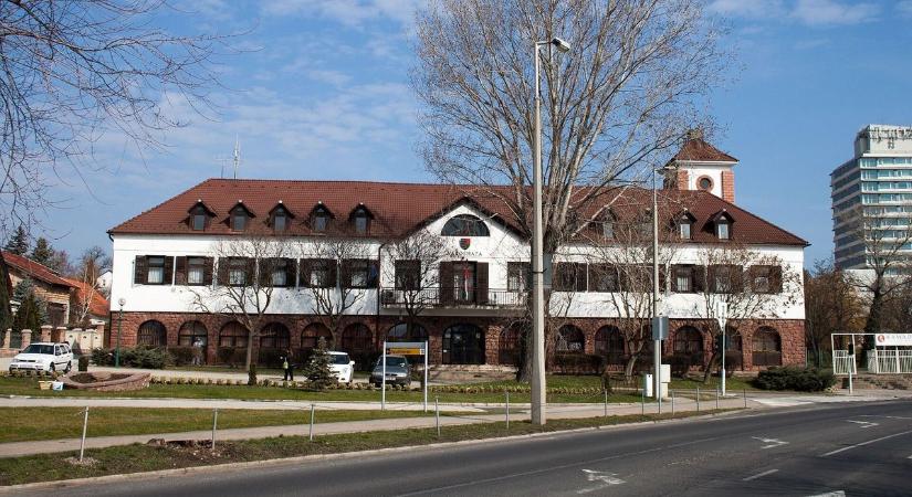 Kiderült, ezt a büntetést kaphatja a rejtett kamerás Balaton-parti polgármester