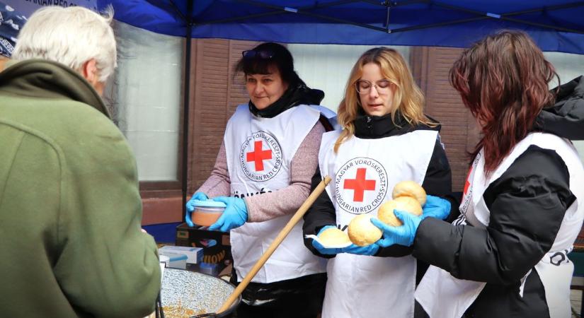 Egy tányérnyi szeretet húsvétkor, összefogás a zalai elesettekért (galéria)