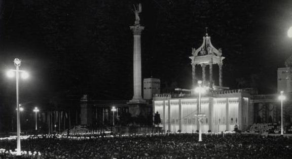 Fények a Dunán: Az Eucharisztikus Világkongresszus virtuális kiállításának elemzése