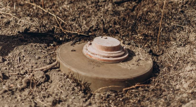 Még az aknamentesítésre szánt pénzt is elsikkasztották Ukrajnában