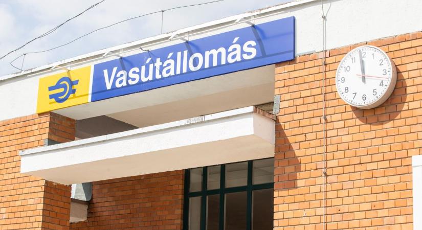 Nemcsak egy épület újult meg: új szintre lépett a martonvásári vasútállomás (galéria, videó)