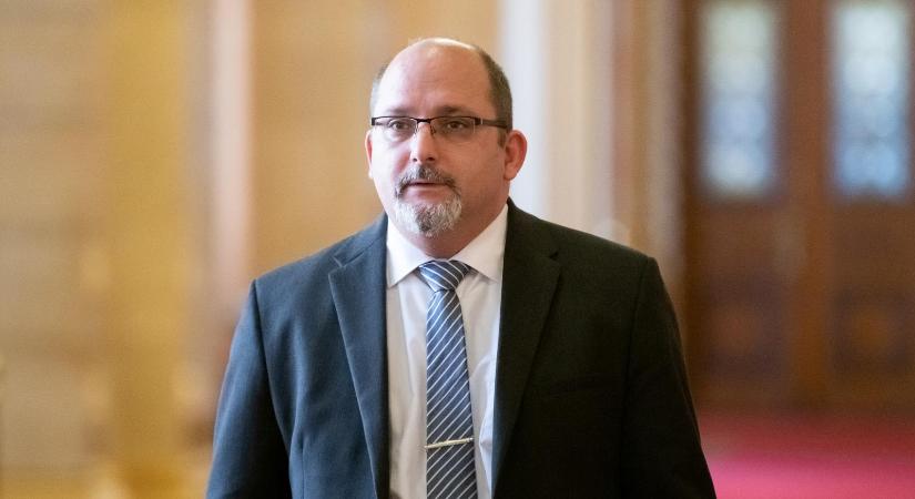 Csárdi Antal vitára hívta Bódis Krisztát, és azt ígérte, azonnal visszalép, ha a tiszás politikus meggyőzi őt