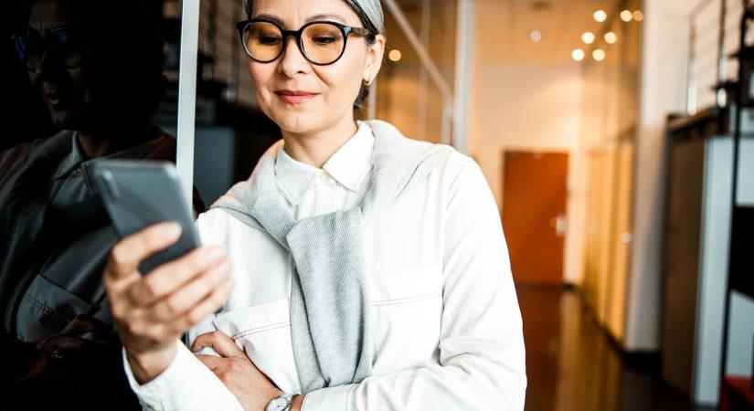 „Kölcsönkért több milliót, aztán szó nélkül eltűnt.” A férfiak új prédája az 55 év feletti szingli nők