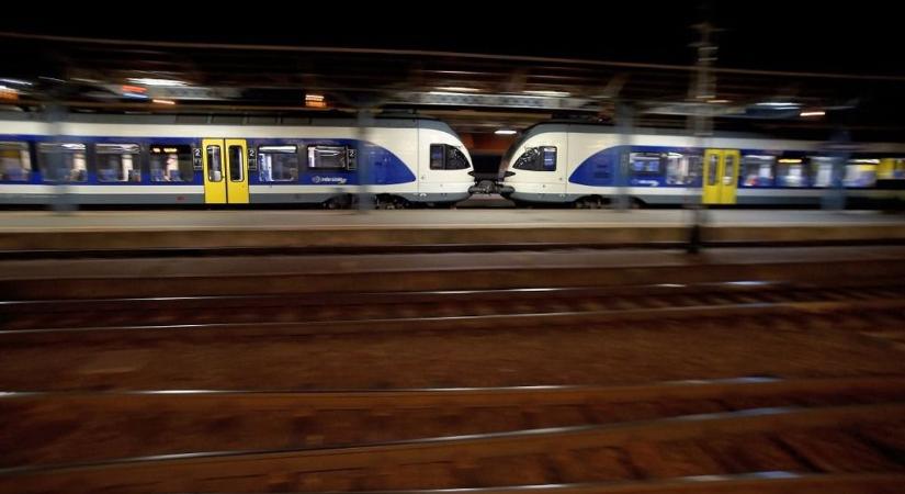 Erre várt az ország és a MÁV, Lázár János aláírta: brutális vasúti beruházások indulnak el százmilliárdokért – Kelet-Magyarország kapja a legnagyobb építkezést