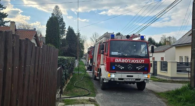 Átvágtak egy gázvezetéket, tűzoltók rohantak a helyszínre