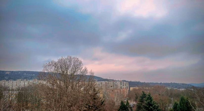 Nagypénteket is elmoshatja az eső, még a holnapi időjárás is fordulatokat hozhat