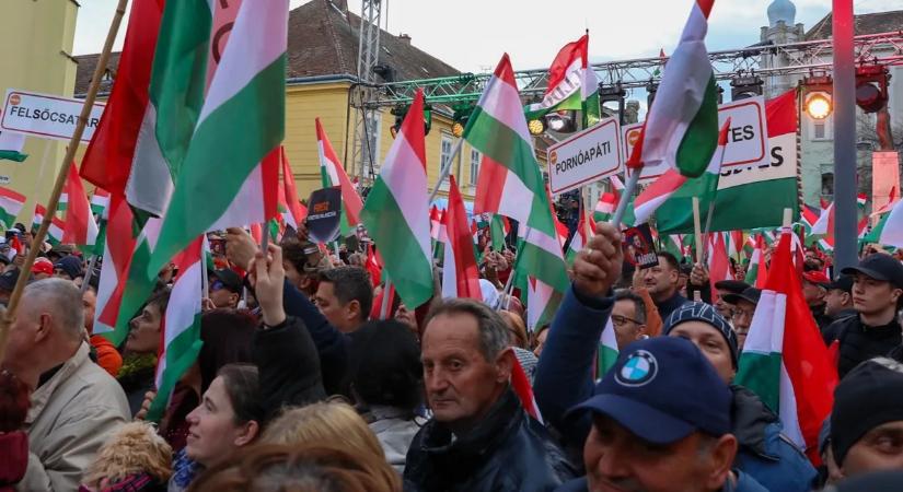 Már most elszabadult a hangulat – Orbán Viktor érkezése tömegeket mozgat meg Szombathelyen