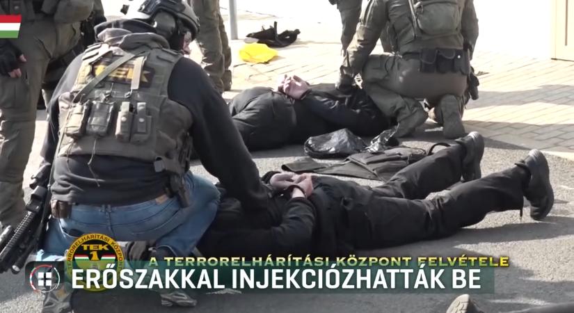 Csuklyát húztak a fejükre és bilincsben tartották őket - kényszerintézkedésekről beszélnek az ukrán pénzszállítók