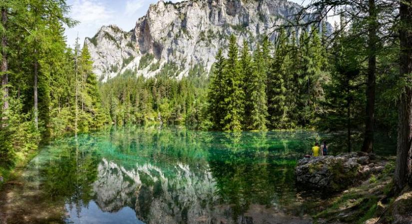 Csak 150 kilométerre van ez a tó a határtól: smaragdzöld színével elvarázsol