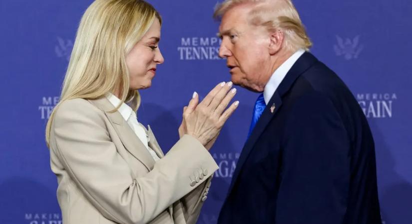 Újabb miniszterét cserélte le Trump, Pam Bondi is lapátra került