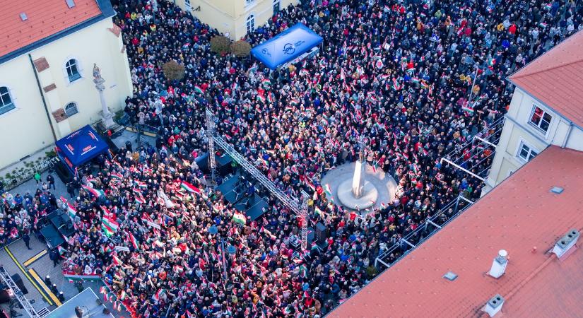 Orbán Viktor Szombathelyen: Nem hagyhatjuk, hogy a magyarok pénzét Donyeckbe vigyék!