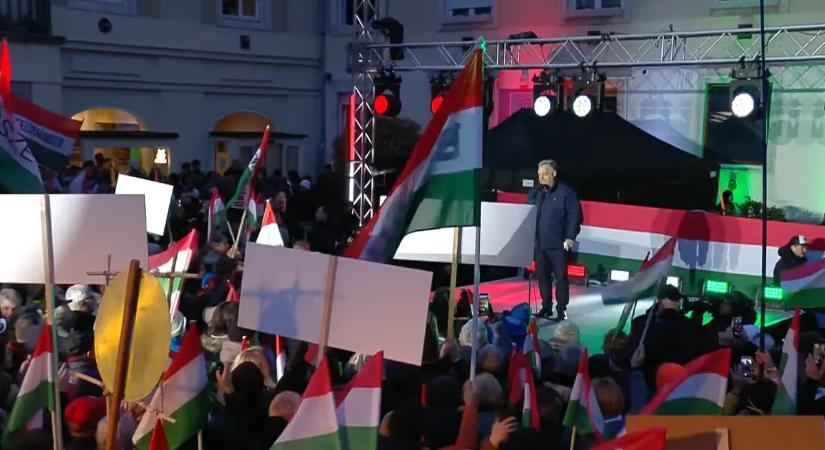 El sem hiszed, mi tűnt fel a tömegből Orbán Viktor országjárásán