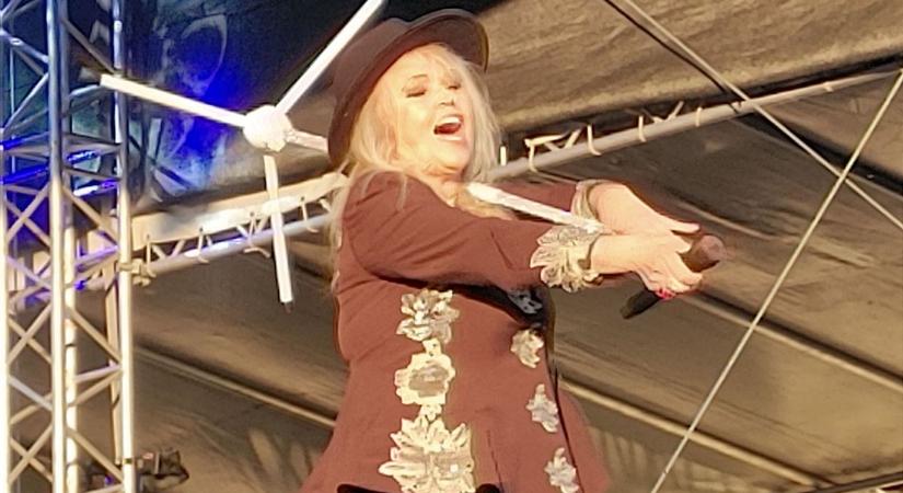 Tatabányára érkezik a Neoton Família: ingyenes lesz a belépés!