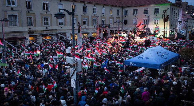 Elsöprő lendületben Orbán Viktor – Szombathelyen is hatalmas tömeget vonzott a kormányfő (GALÉRIA)