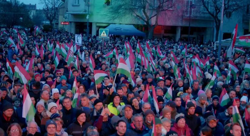 „Viktor, Viktor” – zúgott egész Szombathely, moccanni sem lehetett Orbán Viktor Országjárásán – videó