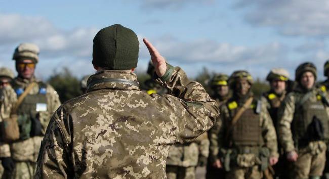 Ukrajnában módosítják a mozgósítási rendszert a mai lembergi torokmetszéses toborzótiszt-gyilkosság után