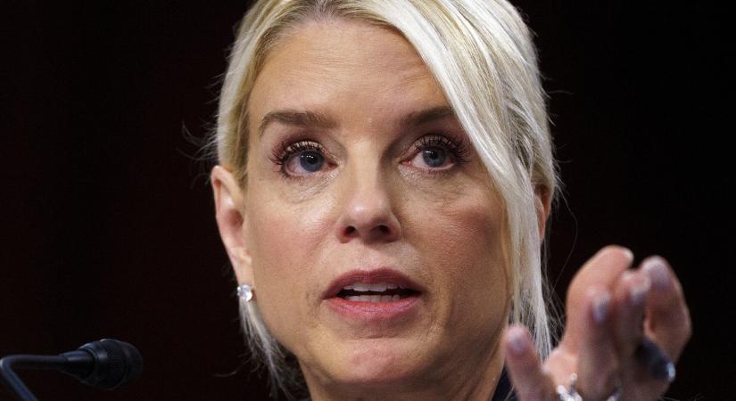 Donald Trump kirúgta Pam Bondi igazságügyi minisztert