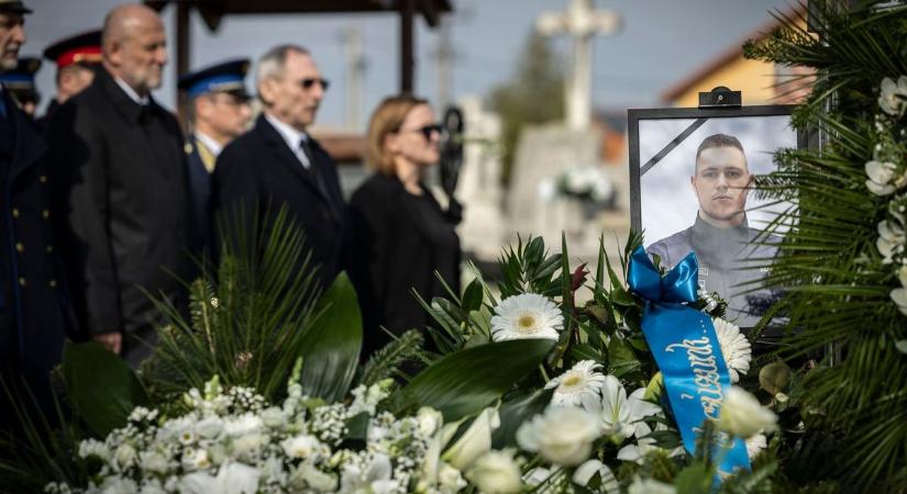 Utolsó útjára kísérték a 8-as főúton történt balesetben tragikusan elhunyt fiatal rendőrt