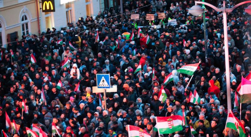 „Szombathely. Elsöprő” – hidegrázós fotón Orbán Viktor és a Fidesz győzelme a Tisza Párt felett