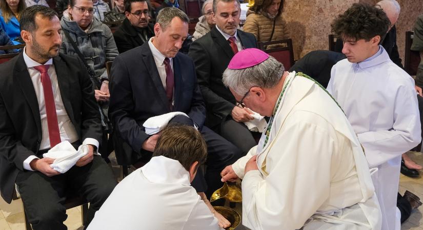 Nagycsütörtöki szertartás a győri Nagyboldogasszony-székesegyházban