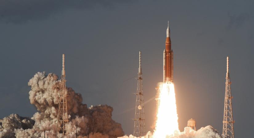 53 év után újra elindult az ember a Hold felé