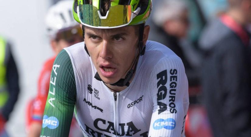 Mentőhelikopter vitte kórházba a sziklának, majd autónak csapódó kerékpárost