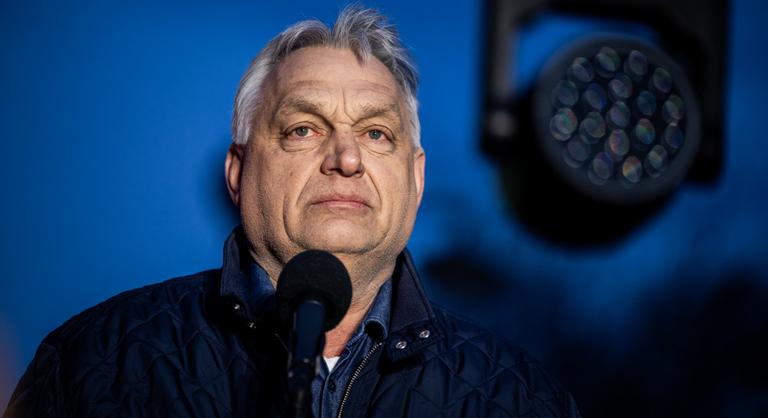 Csak egy tüntető próbált áttörni, méterekre volt egymástól a két tábor Orbán Viktor szombathelyi fórumán