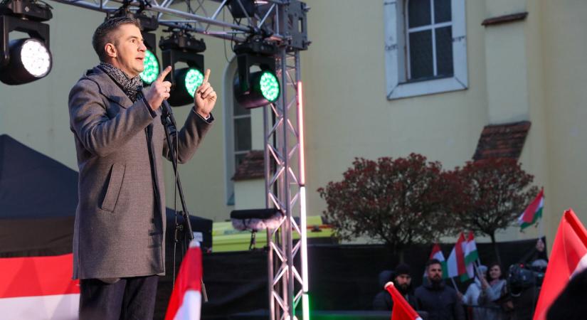 Kocsis Máté hatalmas tömeg előtt üzent a tiszás erőszaktevőknek