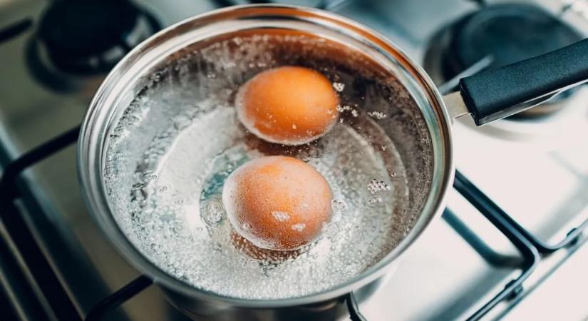 Nem reped, könnyen pucolható és sokáig eltartható - így készül a tökéletes húsvéti főtt tojás