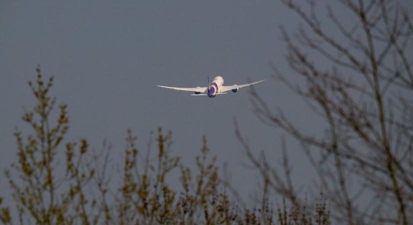 Veszélyben a nyaralási szezon, válságmódban a légitársaságok – honnan lesz kerozin?