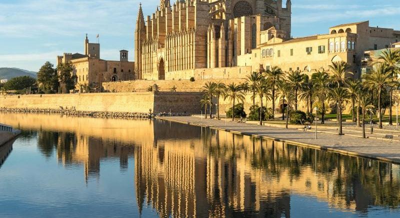 Elfogyott a türelem: durva módszerekkel üzentek a mallorcaiak a nyaralóknak