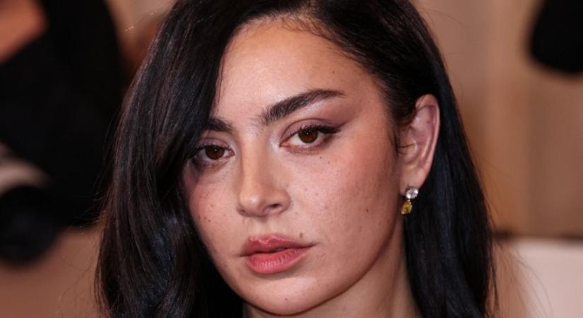 Visszatért a '90-es évek egyik kedvenc sminktrendje