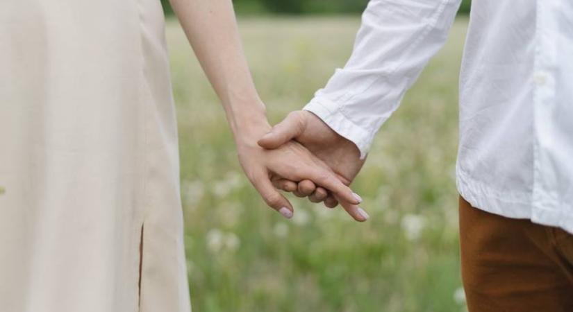 A vízöntő újra felveszi a kapcsolatot egy szerettével, a bak békejobbot nyújt: így telik majd a nagypéntek