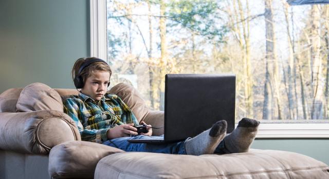 Nem csak „kockulás” – így hat a sok képernyőzés a gyerek testére