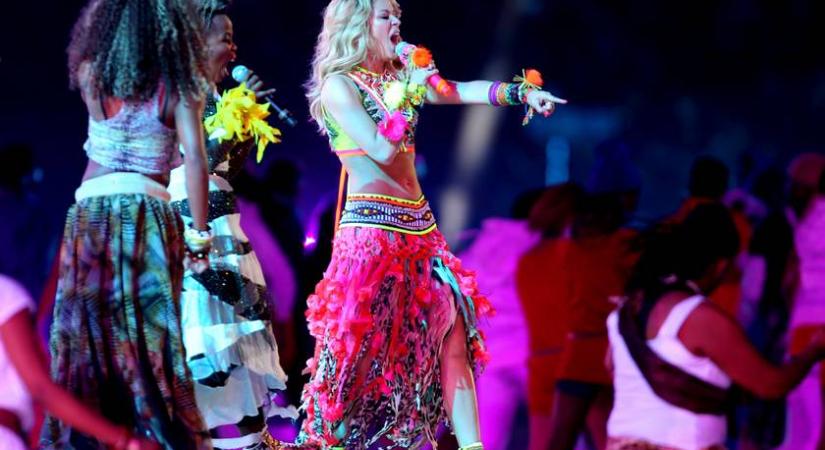 Ki énekelte a Waka, Wakát? Párosítsd a 2010-es évek népszerű popslágereit az előadókkal!