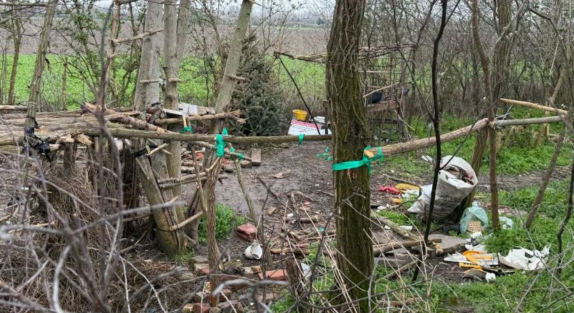 Üdítő kompromisszum: eszközöket kapnak a takarításért a győrladaméri bunkerépítők