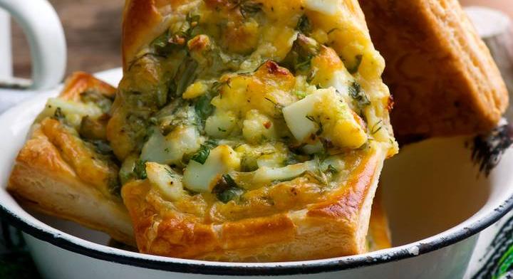 Tojásos pite leveles tésztából: az ünnepi asztalra tökéletes