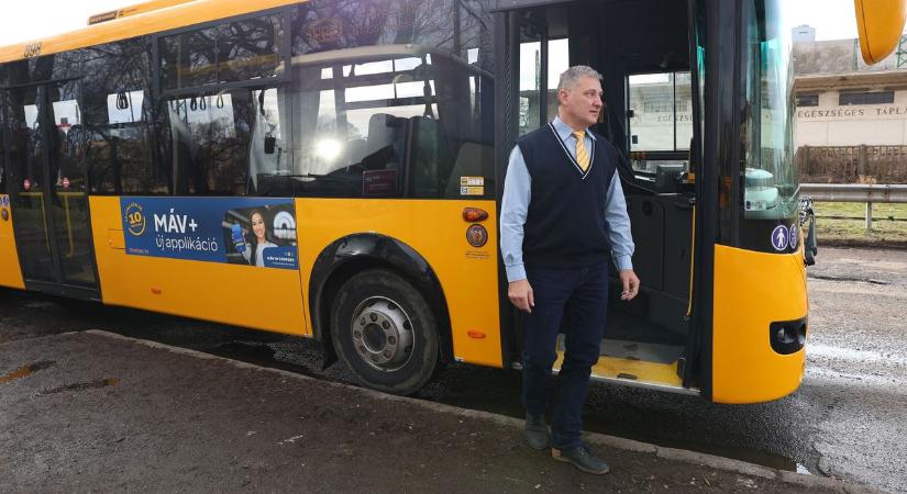 A húsvét miatt meghosszabbítja a MÁV a márciusi bérletek érvényességét