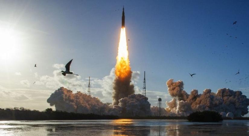 Bámulatos felvételek: ezt látják az űrhajósok, akik olyan messzire repülnek a Földtől, mint eddig senki