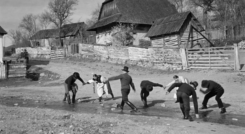 Húsvéti képek a múltból, így locsolkodtak dédszüleink idején