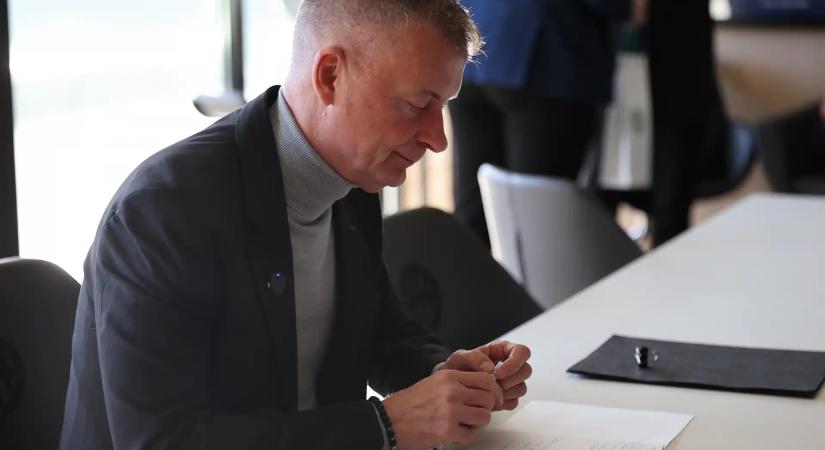 Botrány a Fradinál: Politikai nyomásgyakorlással vádolják Kubatov Gáborékat a szülők