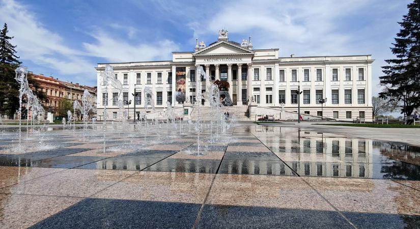 Öröm és üröm: kilőtt a víz a Móra parkban, de megszakad egy évtizedes hagyomány