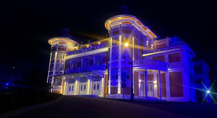 Kékbe borult a világ az autizmus világnapján