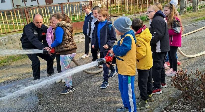 A szikvíztől a tűzoltóautóig: Példaértékű összefogás a jövő generációjáért (galéria)